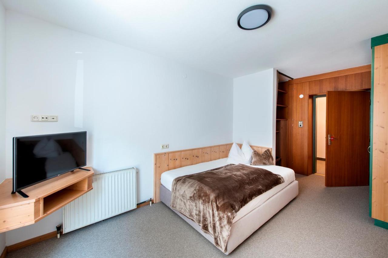 Manni Home - Rooms & Apartments Mayrhofen Luaran gambar
