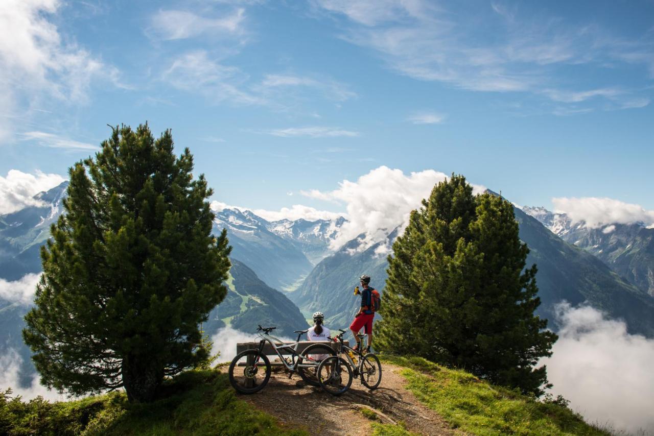 Manni Home - Rooms & Apartments Mayrhofen Luaran gambar